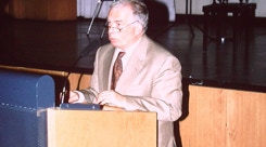 Prof.Dr.G.Doderer.Aula der Universität Köln.Brasil-Europa 500 Jahre. Kongress Musik und Visionen. ISMPS und DW. Copyright ISMPS